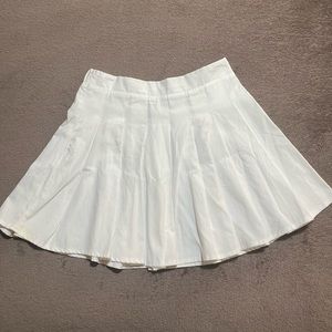 White Solid Pleated Hem Skirt